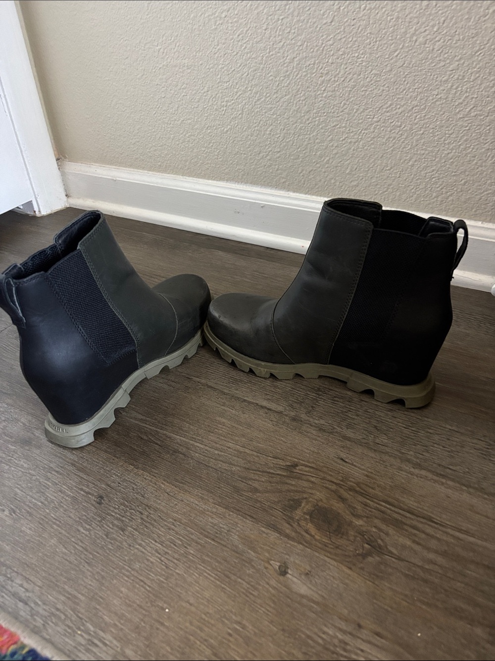 Sorel Black and Gray Chelsea Lug Sole Ankle Boots